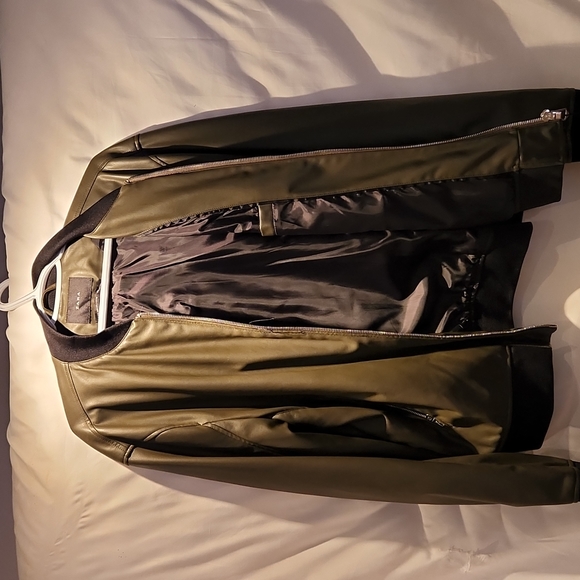 Olive Green Men's Jacket - Picture 3 of 5